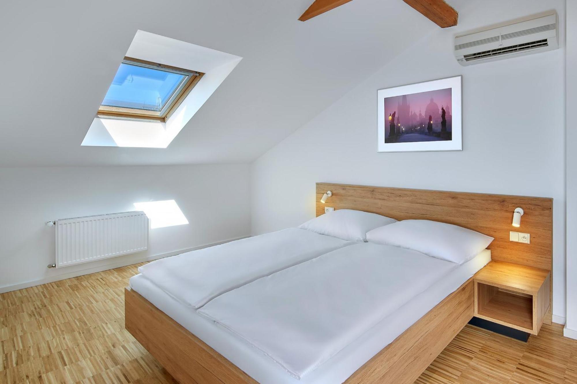 Downtown Suites Kodanska Прага Экстерьер фото
