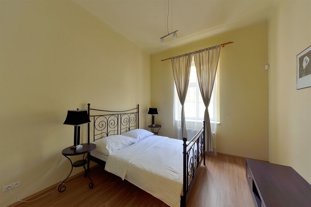 Downtown Suites Kodanska Прага Экстерьер фото