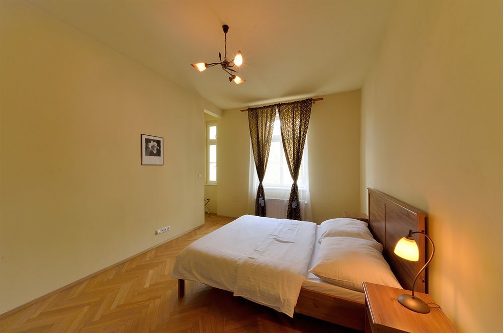 Downtown Suites Kodanska Прага Экстерьер фото