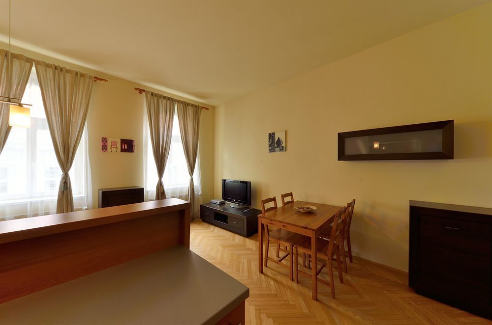 Downtown Suites Kodanska Прага Экстерьер фото