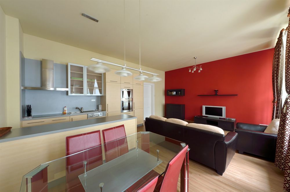 Downtown Suites Kodanska Прага Экстерьер фото