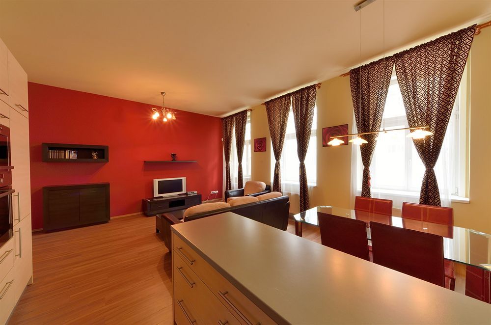 Downtown Suites Kodanska Прага Экстерьер фото