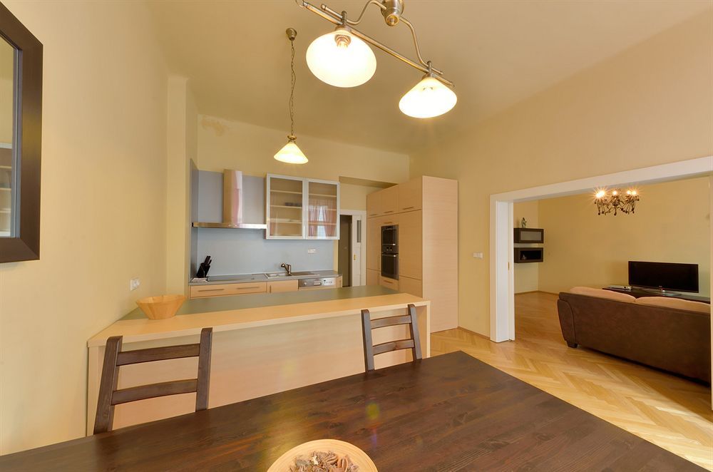 Downtown Suites Kodanska Прага Экстерьер фото