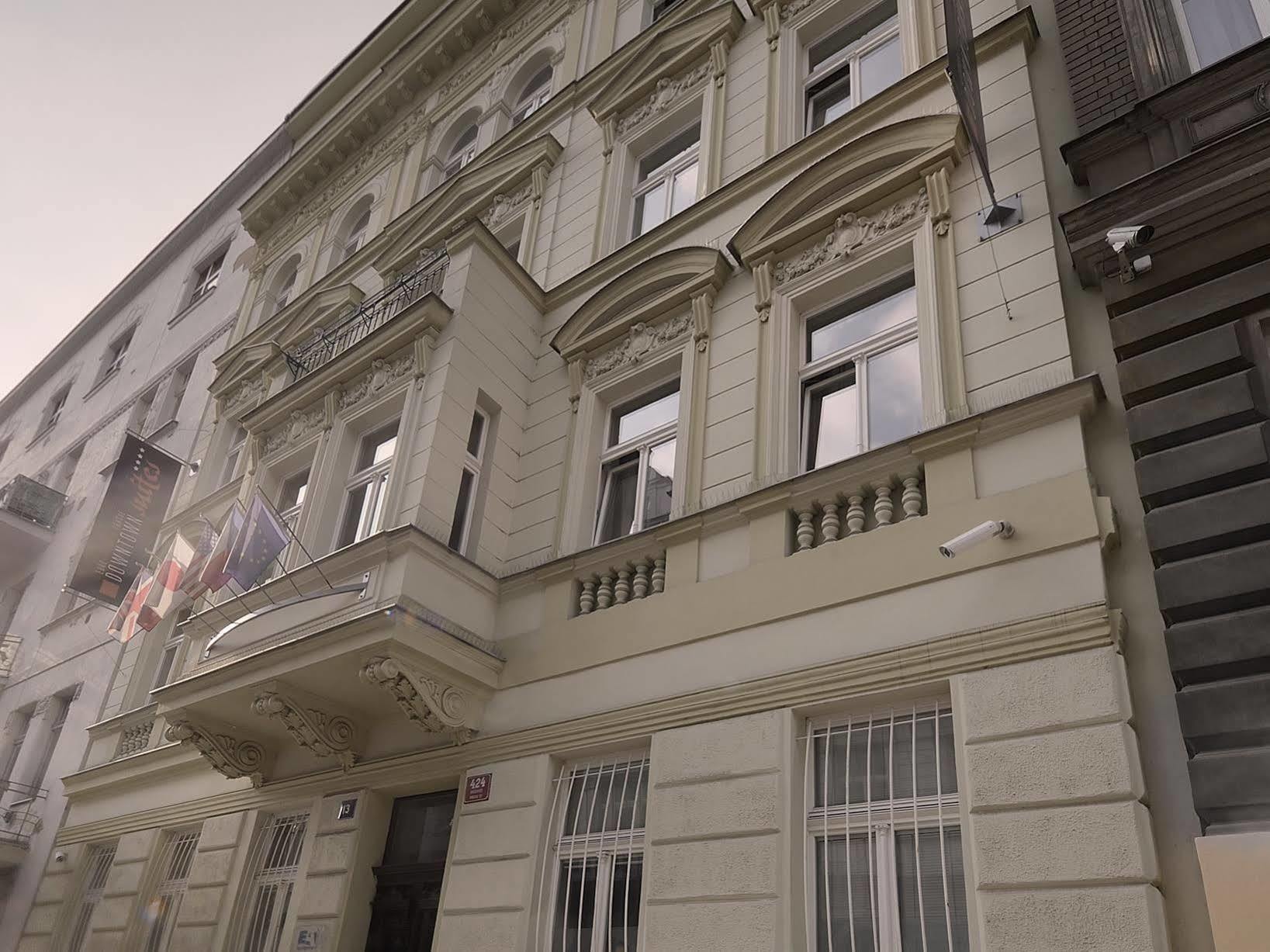 Downtown Suites Kodanska Прага Экстерьер фото