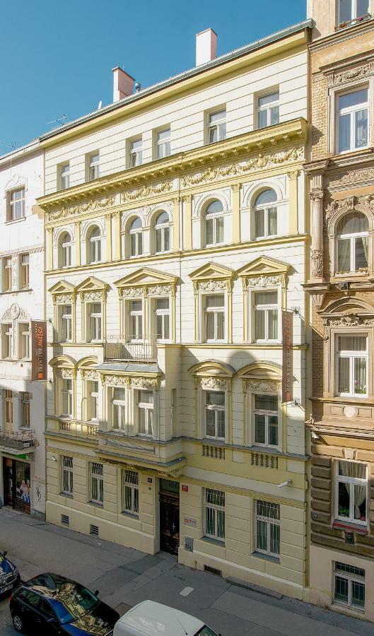 Downtown Suites Kodanska Прага Экстерьер фото