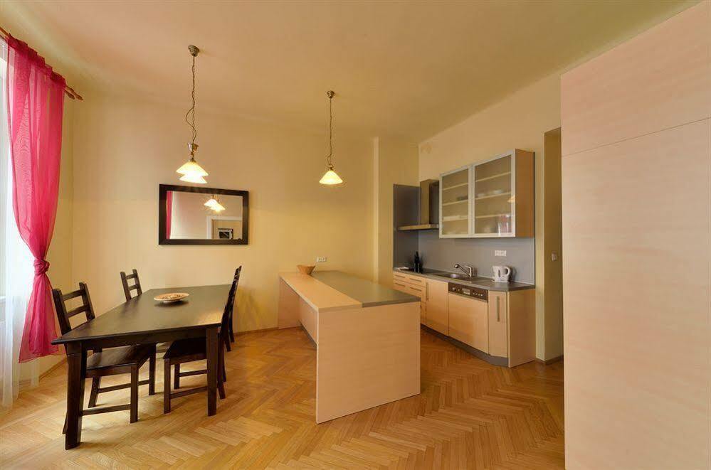 Downtown Suites Kodanska Прага Экстерьер фото