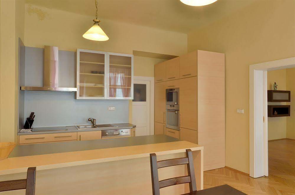 Downtown Suites Kodanska Прага Экстерьер фото