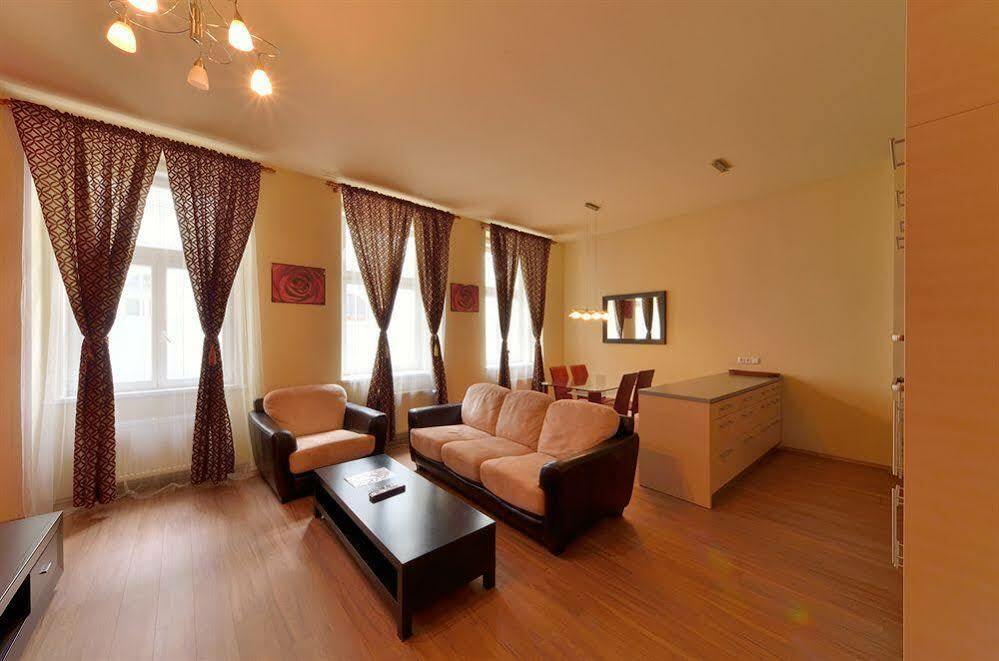 Downtown Suites Kodanska Прага Экстерьер фото