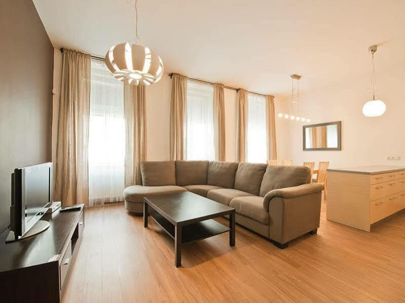 Downtown Suites Kodanska Прага Экстерьер фото