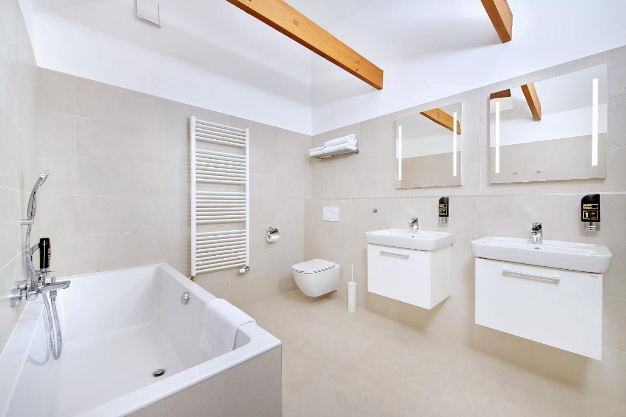 Downtown Suites Kodanska Прага Экстерьер фото