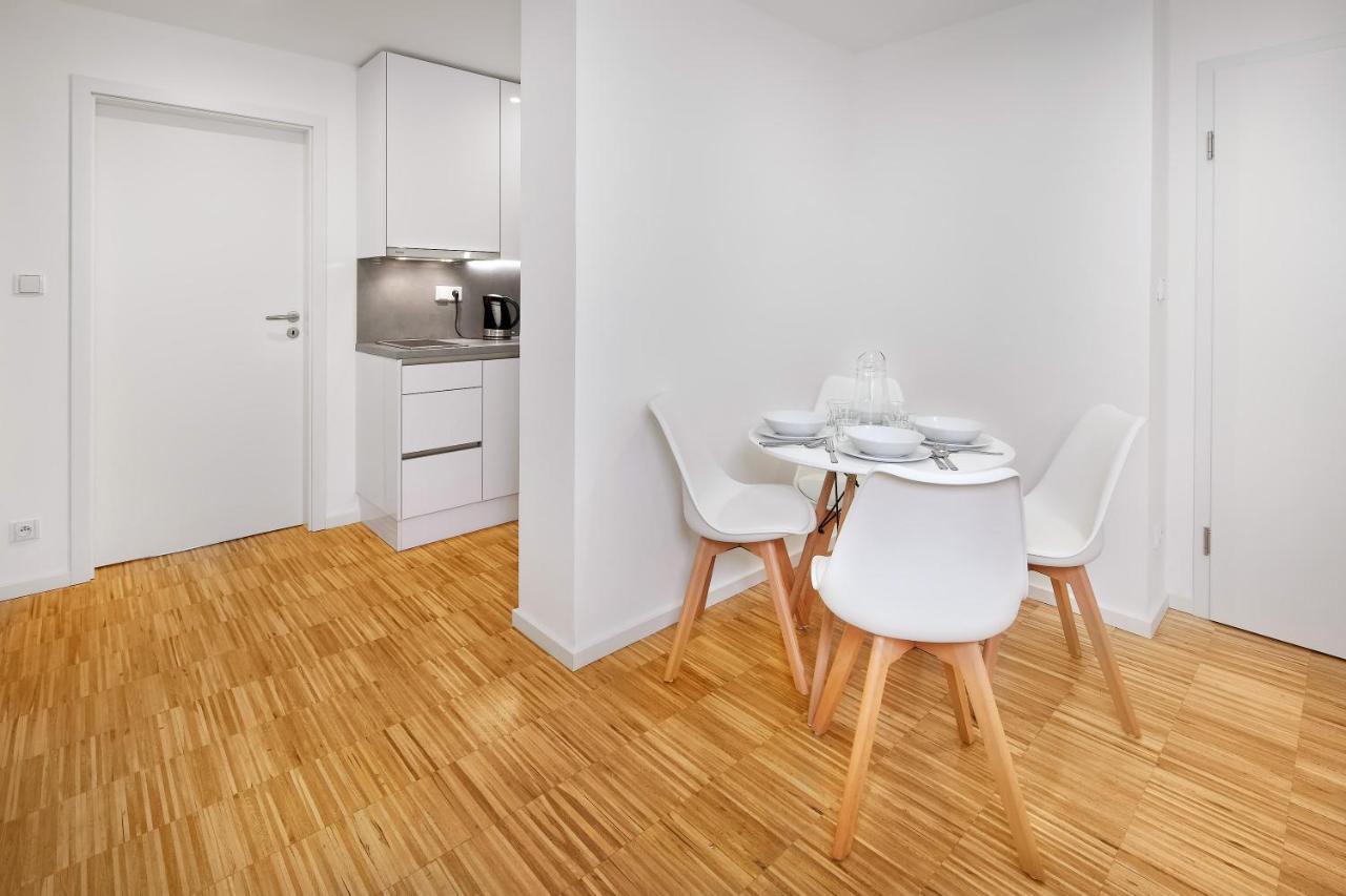 Downtown Suites Kodanska Прага Экстерьер фото